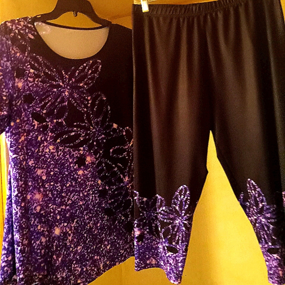 VERY PRETTY CROPPED LEG SHORT SLEEVE PANTSUIT SIZE XL. BRAND NEW. NEVER WORN!